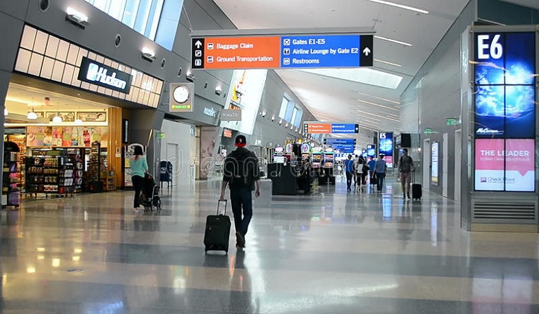 США не станут сразу отменять ограничения на въезд граждан других стран