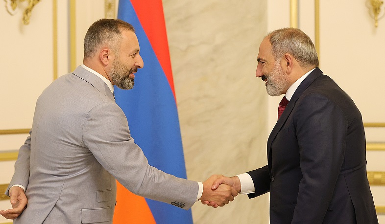 Նիկոլ Փաշինյանը հանդիպել է «Միասնական հայրենիք» կուսակցության առաջնորդ Մհեր Տերտերյանի հետ