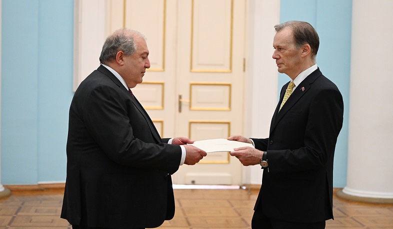 Newly appointed Ambassador of Australia to Armenia presented his credentials to Armen Sarkissian
