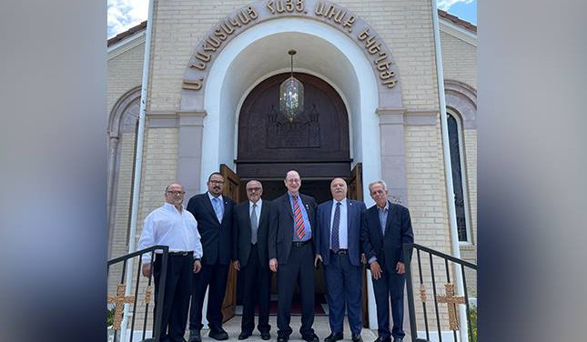 Բրեդ Շերմանը մասնակցել է հայկական եկեղեցում մատուցված պատարագին