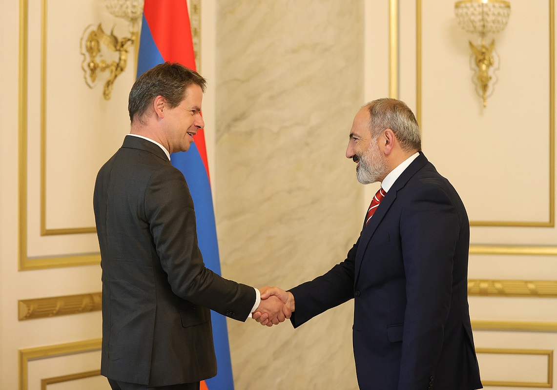 Подобные действия и нарушения режима прекращения огня недопустимыми: Джонатан Лакотт и Никол Пашинян коснулись инцидента на участке Ерасха