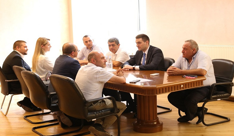 Заместитель министра территориального управления и инфраструктур обсудил с представителями чешской компании вопрос реконструкции аэропорта Степанавана