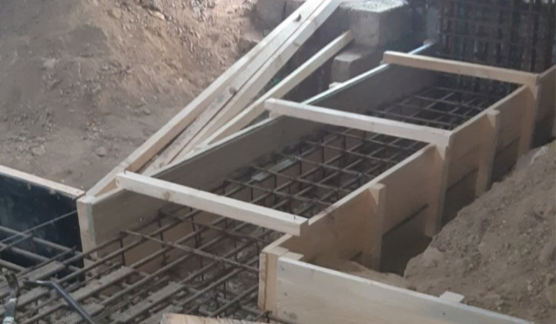 Reconstruction of the 8-apartment building on Tigran Mets deadlock in Stepanakert continues