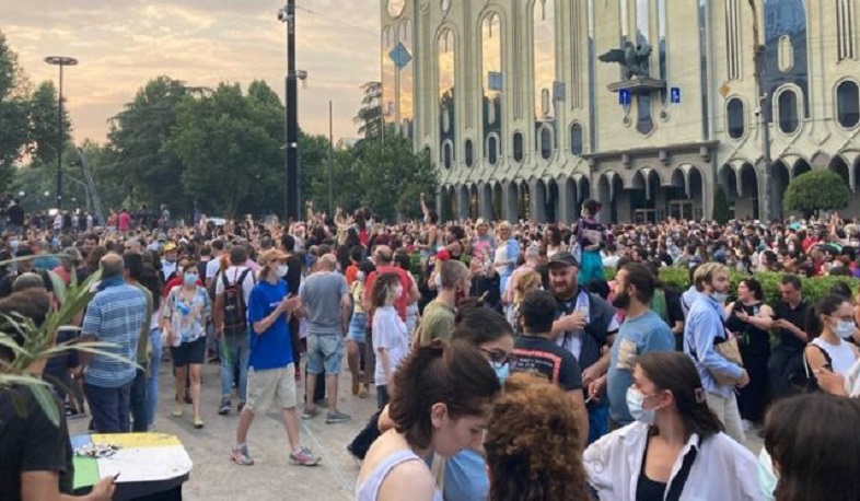 Վրաստանում խուզարկում են ԼԳԲՏ-ի դեմ ցույցերի կազմակերպիչների տները