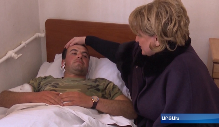 «Դուք մեր վահանն եք, մենք ձեզ թիկունք». Ռիտա Սարգսյանն այցելել է զինվորական հոսպիտալ