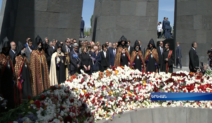 The country spiritual and political figures visit Tsitsernakaberd memorial