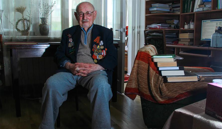 Գիտությունների դոկտոր վետերանը՝ իր «սև թուղթ»-ն ստանալուց ավելի քան 70 տարի անց (ֆոտոշարք)