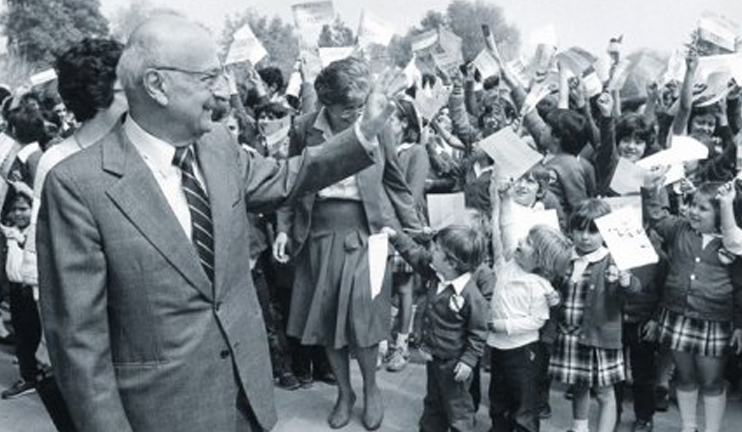 Alex Manoogian: do not be satisfied with mediocre performance; strive for perfection