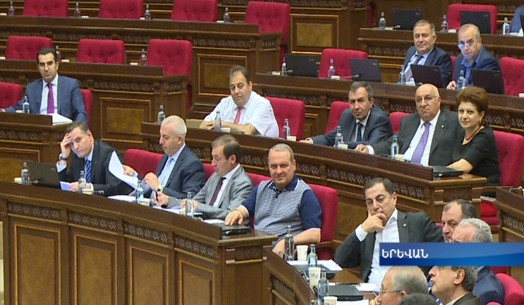 Country's external debt to reach dangerous threshold