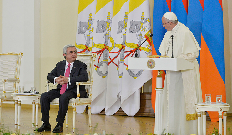 Pope Francis visits Presidential Palace