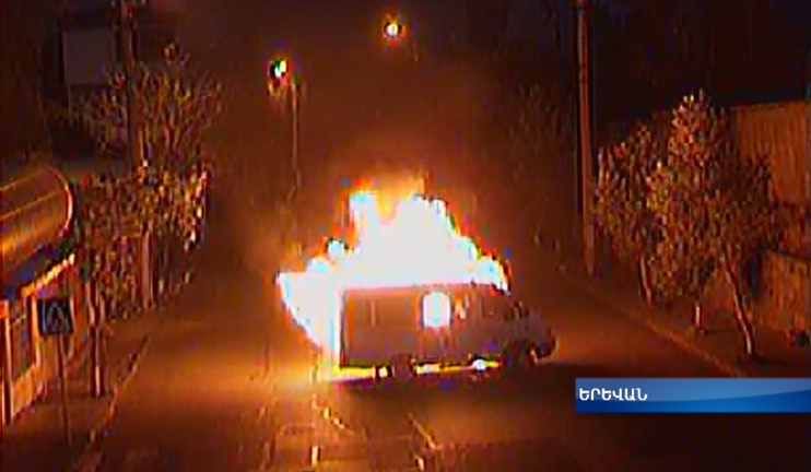 Զինված խումբը գնդի 3 ծառայողական մեքենա է այրել