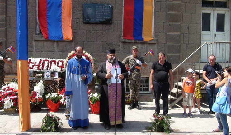 Գյումրիում Ապրիլյան պատերազմի հերոս Գևորգ Վարդանյանի պատվին հուշատախտակ է բացվել