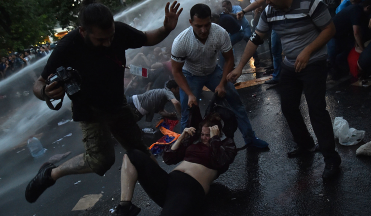 «Էլեկտրիկ Երևան» շարժման ընթացքում լրագրողներին խոչընդոտած որոշ ոստիկանների մեղադրանք է առաջադրվել