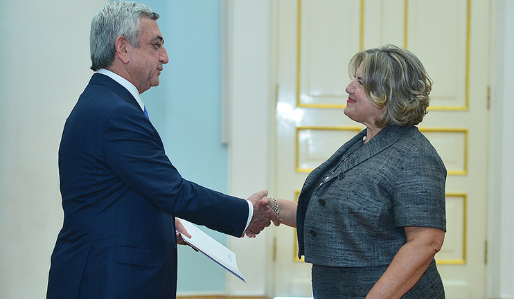 The newly appointed Ambassador of the Hellenic Republic presented her credentials to RA President