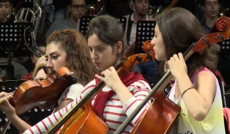 1100 երաժիշտ Անկախության բեմում