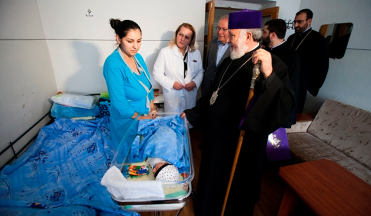 Գարեգին Բ վեհափառն Անկախության տոնի կապակցությամբ այցելել է ծննդատներ