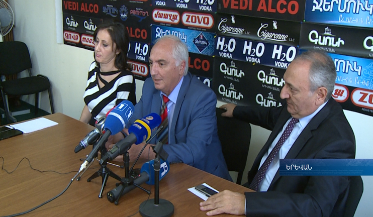 Both economists and politic figures anticipate positive changes from the government