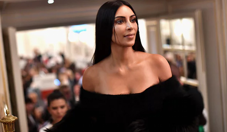 Kim Kardashian held at gunpoint