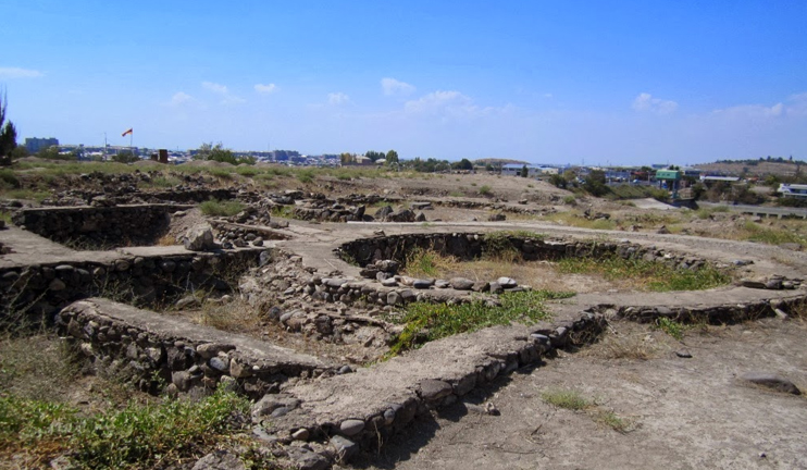 Archaeologists continue pre-Urartian settlement excavations