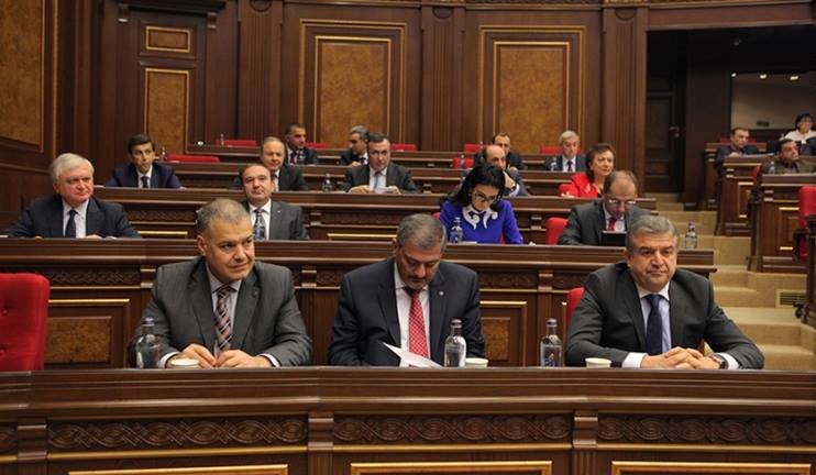 Prime Minister introduces government program at the Parliament