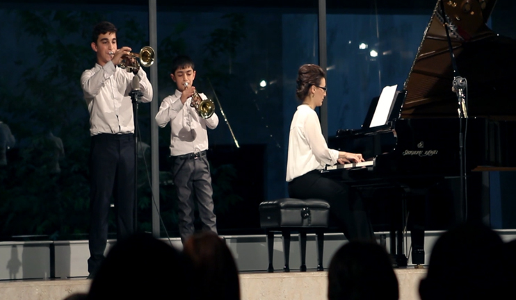 Avet Terteryan Art school students' gift to Komitas Vardapet