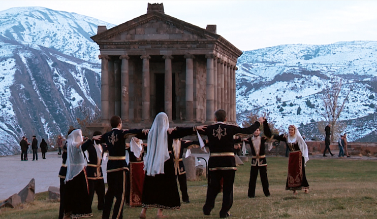 Shoulder to shoulder: Chochk