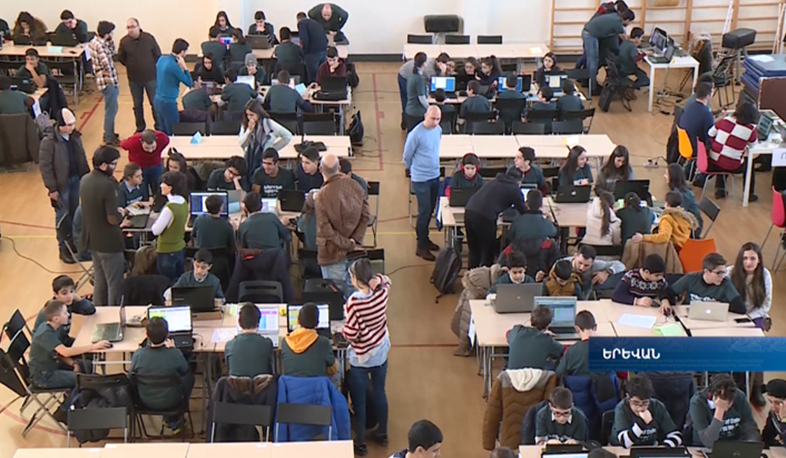 Microsoft professionals' programming class at Ayb