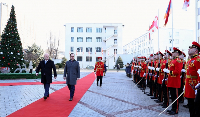 Վիգեն Սարգսյանը պարգևատրել է Ապրիլյան պատերազմի վիրահայ կամավորականներին