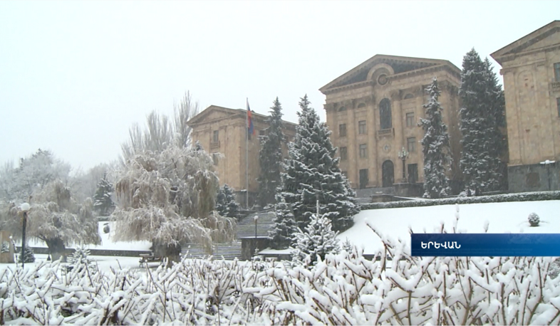 Բարձրաստիճան պաշտոնյաների Ամանորյա ուղերձներն ու այցելությունները