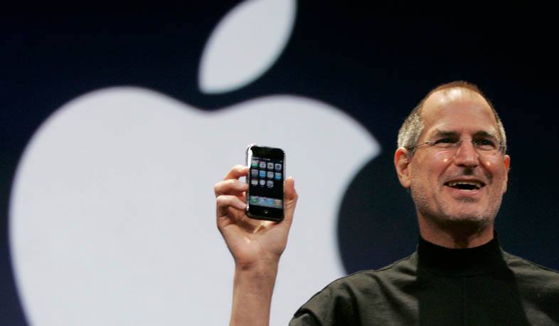 Apple fans mark the 10th anniversary of iPhone: Job's new biography