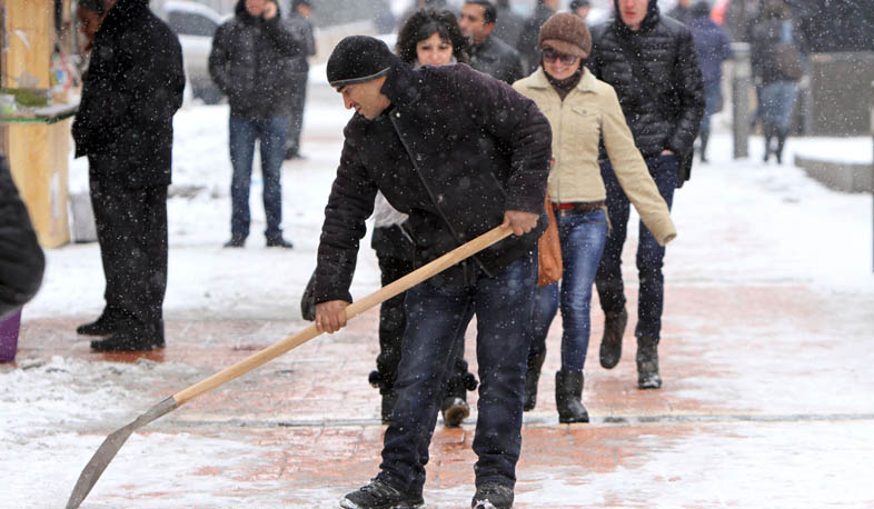 City Mayor noted that the yards and sidewalks are not being properly cleaned