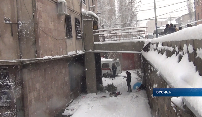 Երևանում բնակելի շենքի աղբատարի մոտ հայտնաբերել է տղամարդու դի