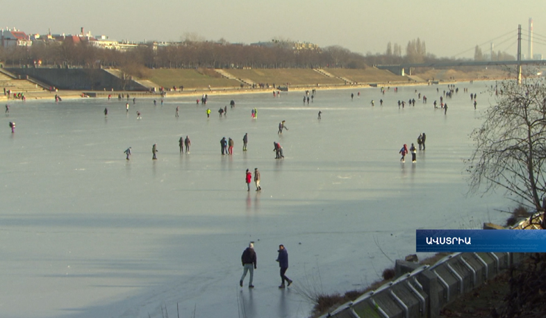 Danube turned into a skating rink