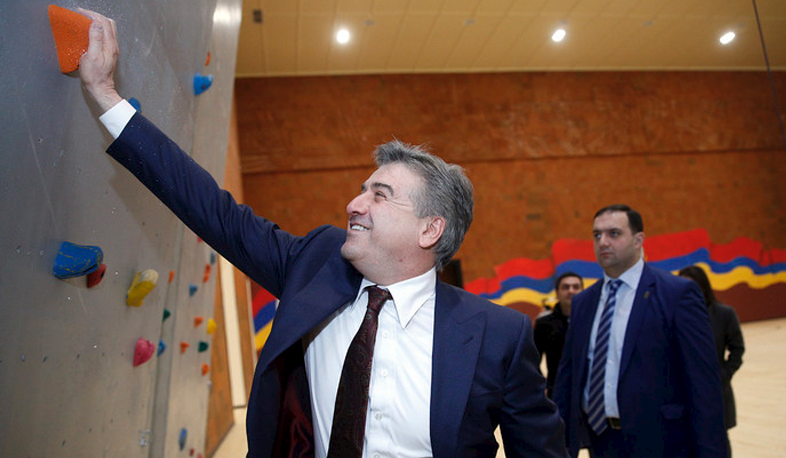 Վարչապետը՝ ուսանողներին. Ակտիվ եղեք, հայտնեք ձեր կարծիքը, հարմարվող մի՛ եղեք