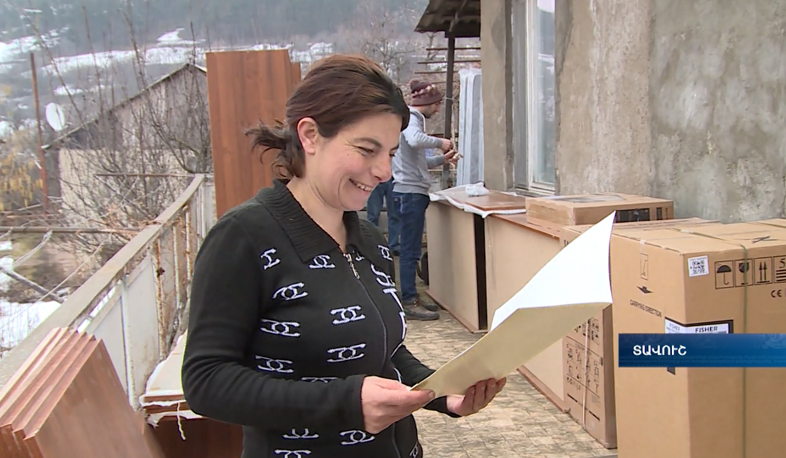 8 large families from Tavoush region bordering villages receive houses as a gift