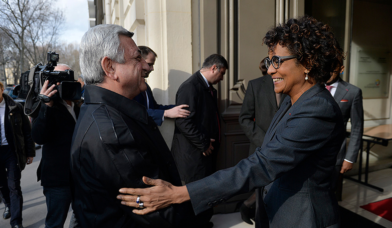President Sargsyan pays official visit to France