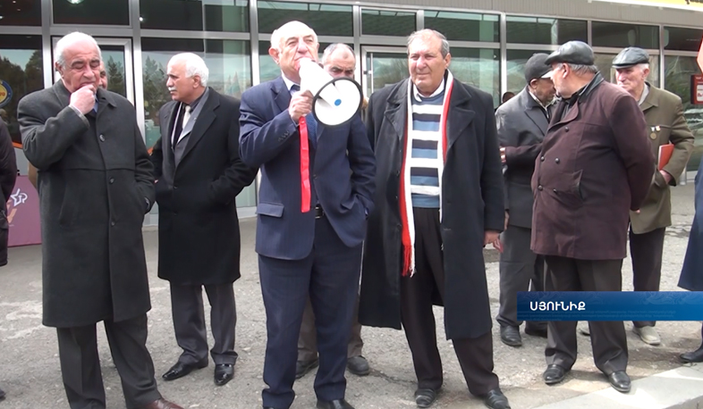 Communists remind the people of Sisian about their Soviet past