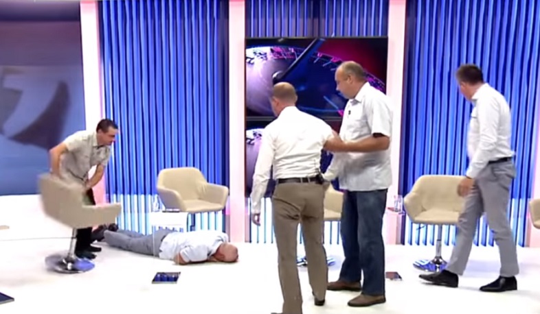 Մոլդովայի ՆԳ նախկին փոխնախարարը ուղիղ եթերում ստացած բռունցքի հարվածից կորցրել է գիտակցությունը