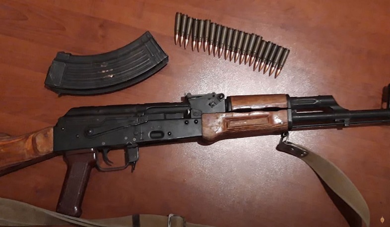 Ոստիկանության մարզերի բաժիններում մի խումբ անձինք կամավոր հանձնել են հրազեններ ու ռազմամթերք