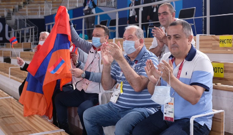 Արմեն Սարգսյանը Տոկիոյի օլիմպիական մարզադաշտում հետևել է մարմնամարզիկ Արթուր Դավթյանի մրցելույթին