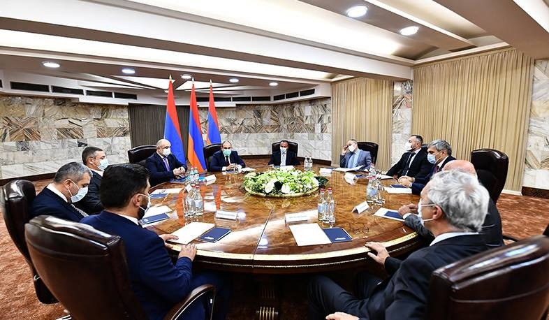 Նիկոլ Փաշինյանի և արտախորհրդարանական քաղաքական ուժերի ղեկավարների մասնակցությամբ տեղի է ունեցել խորհրդակցական ժողովի առաջին նիստը