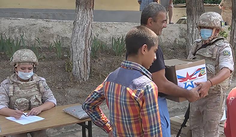 Российские миротворцы обеспечили гуманитарной помощью 20 многодетных семей в отдаленных районах Арцаха