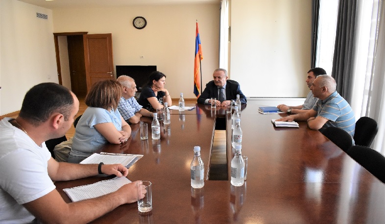 Դեղագործական քիմիայի կենտրոնի աշխատակիցներն իրենց խնդիրներն են ներկայացրել Վահրամ Դումանյանին