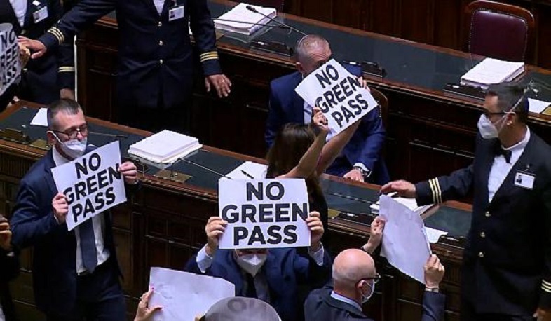 Потасовка в парламенте Италии из-за «Зеленого паспорта»