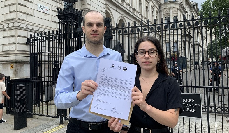 Армяне, курды и киприоты Великобритании обратились к премьер-министру страны с просьбой ввести санкции против Турции