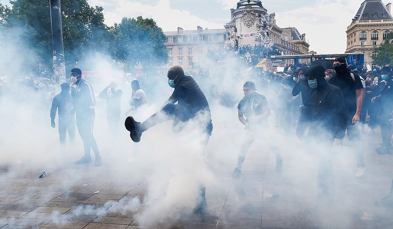 Փարիզում ցույցեր են կազմակերպվել հակակորոնավիրուսային սահմանափակումների խստացման դեմ