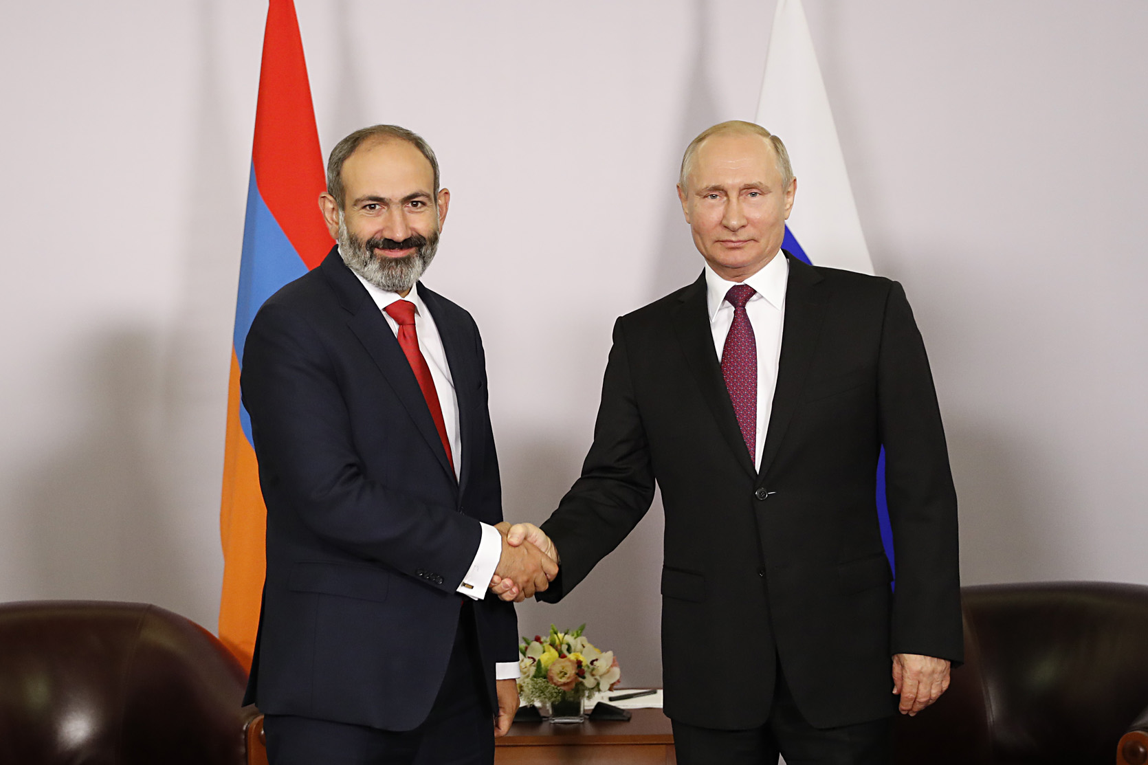 Владимир Путин поздравил Никола Пашиняна с повторным назначением на должность премьер-министра Армении