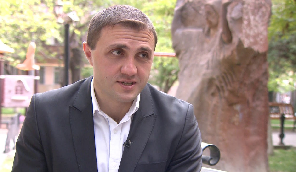 Երևանի ավագանու «Իմ քայլը» խմբակցության անդամ Արման Անտոնյանին միացված է արհեստական շնչառության սարք