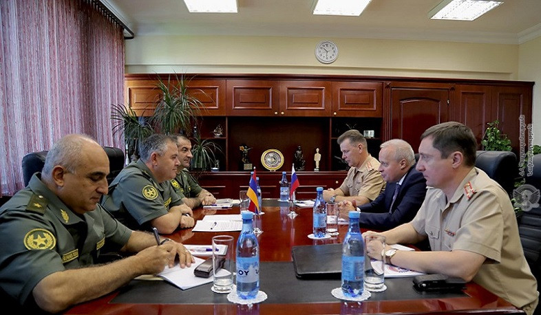 ԶՈՒ ԳՇ պետը ՌԴ դեսպանի հետ քննարկել է ռազմական համագործակցության հարցեր