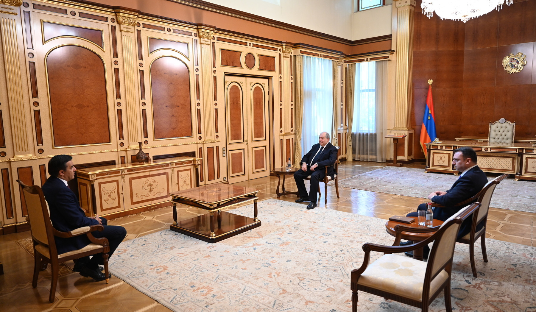 Արմեն Սարգսյանն ու Արման Թաթոյանը քննարկել են հայ-ադրբեջանական սահմանին տիրող իրավիճակը